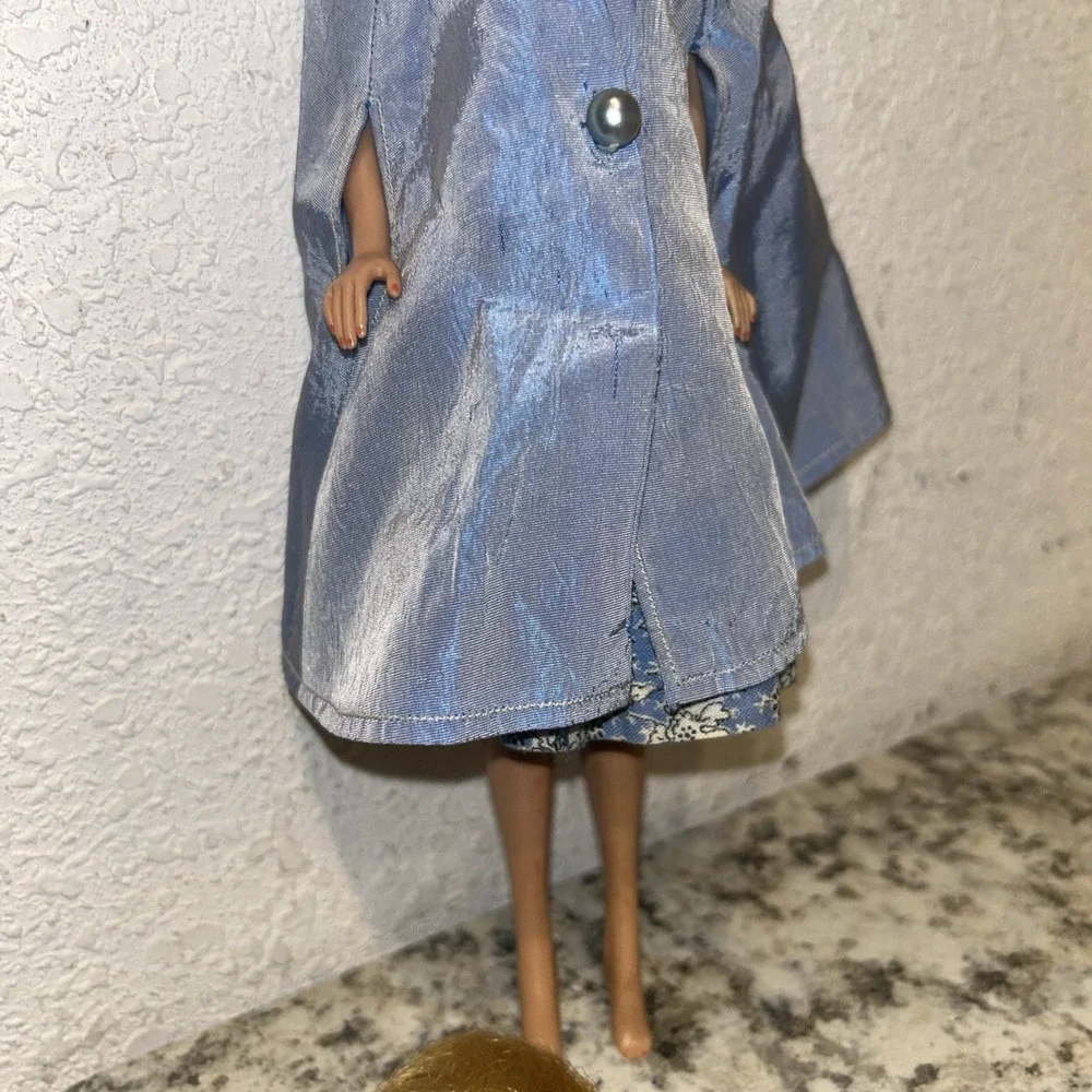 Vintage 1963 Barbie Doll FASHION QUEEN #870 With Two‎ Wigs E3